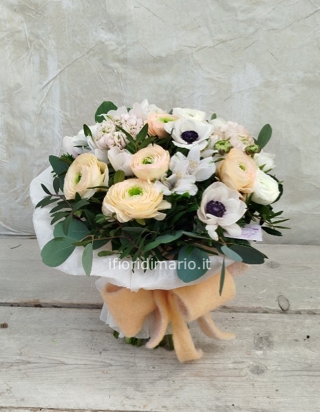 BOUQUET TOTAL WHITE- ANEMONI - RANUNCOLI