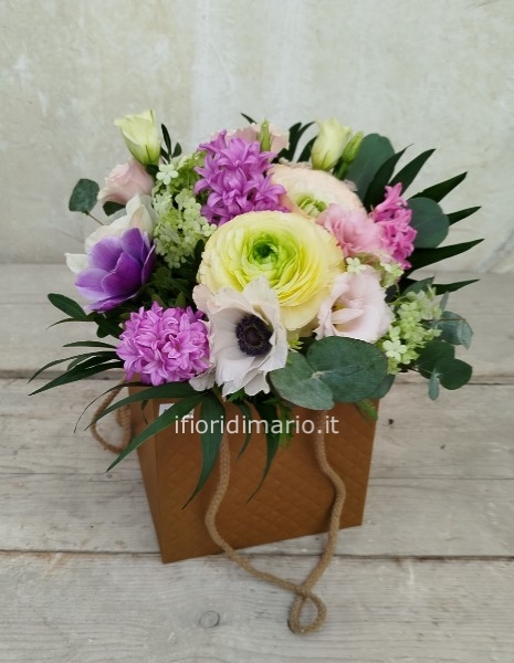 BOUQUET IN SCATOLA- GIACINTI-RANUNCOLI-ANEMONI